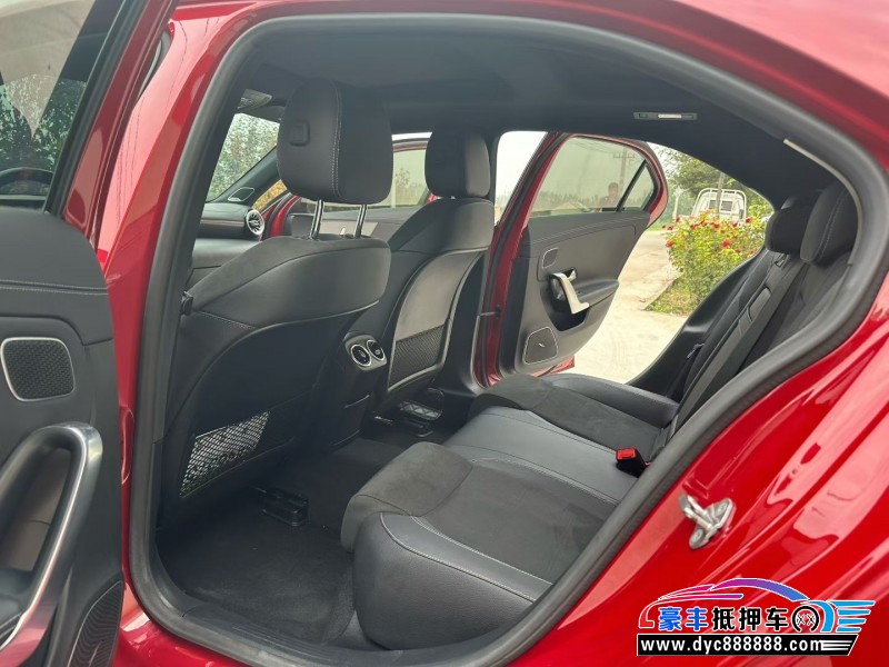 20年奔驰A轿车抵押车出售