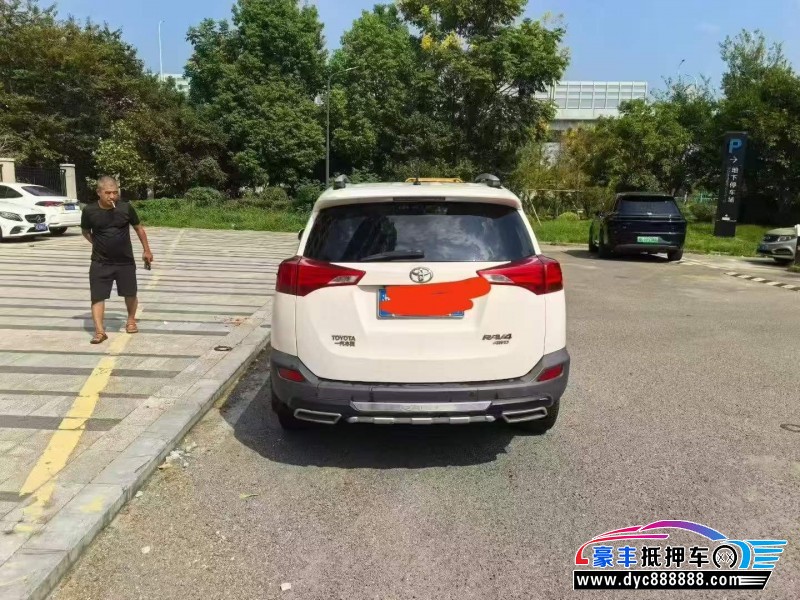 14年丰田RAV4轿车抵押车出售