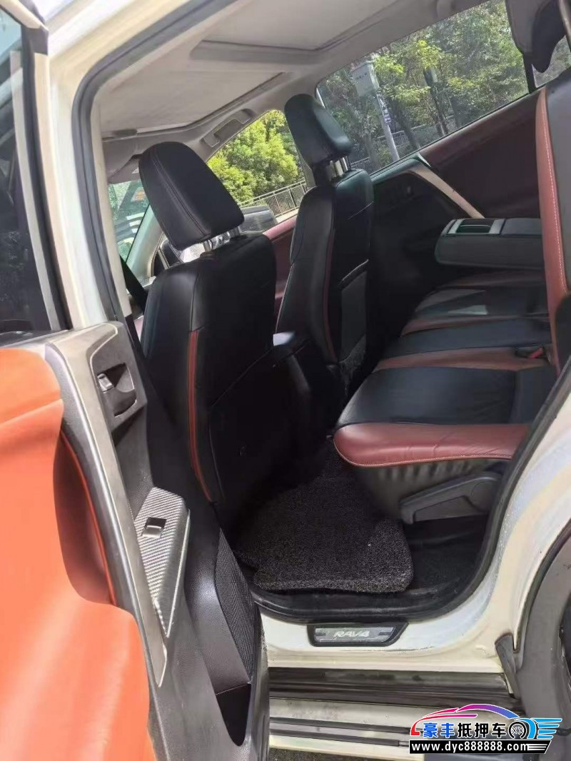 14年丰田RAV4轿车抵押车出售