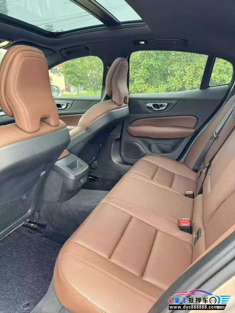 24年沃尔沃S60轿车抵押车出售