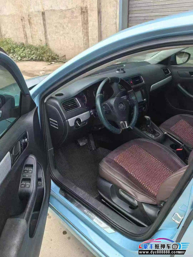 13年大众速腾轿车抵押车出售