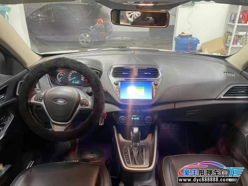 17年福特福睿斯轿车抵押车出售