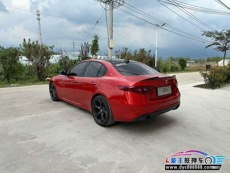 20年阿尔法·罗密欧Giulia轿车抵押车出售