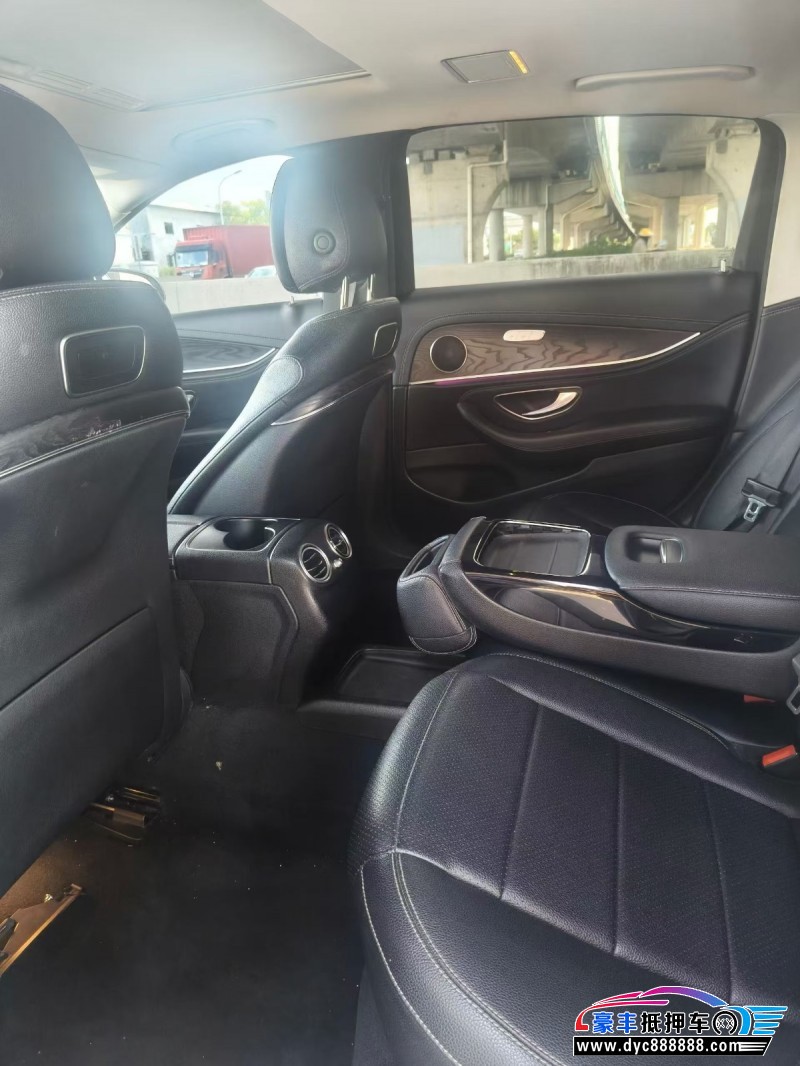 16年奔驰E轿车抵押车出售