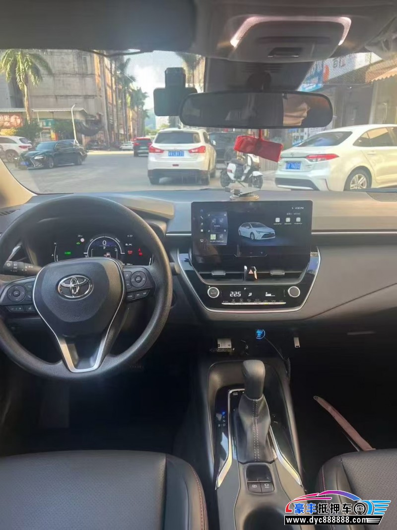 25年丰田雷凌轿车抵押车出售