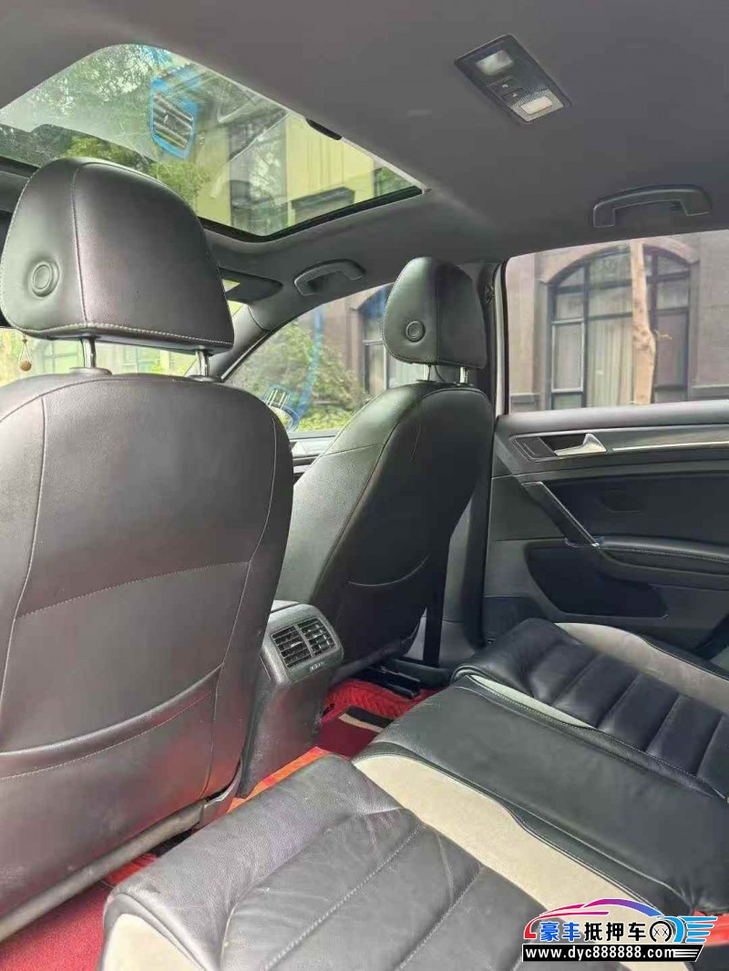 17年大众高尔夫轿车抵押车出售