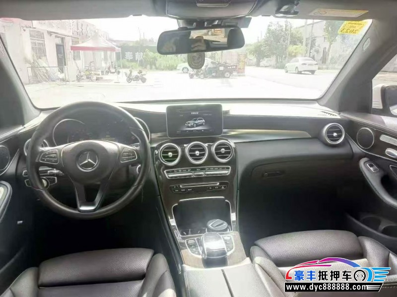 19年奔驰GLC轿车抵押车出售
