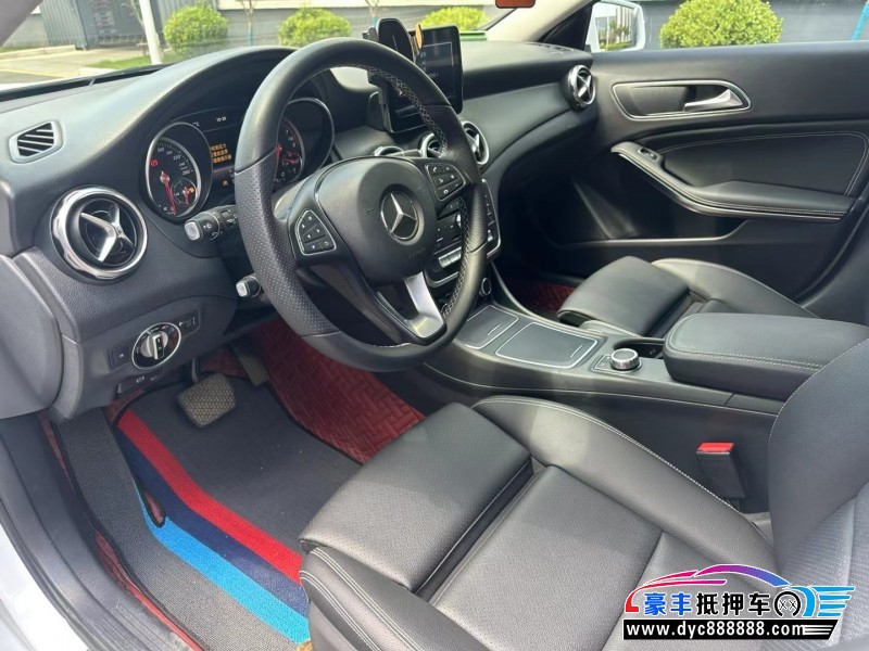 18年奔驰GLA轿车抵押车出售