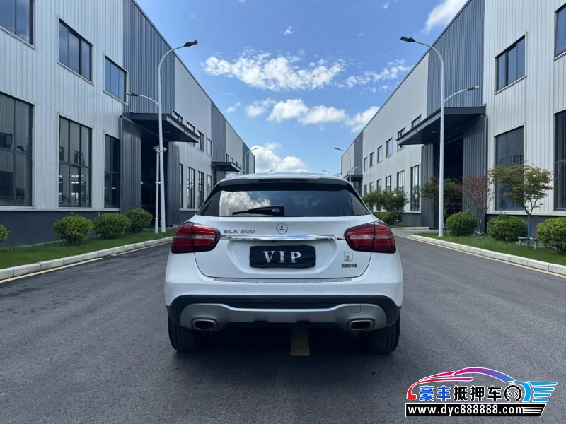 18年奔驰GLA轿车抵押车出售