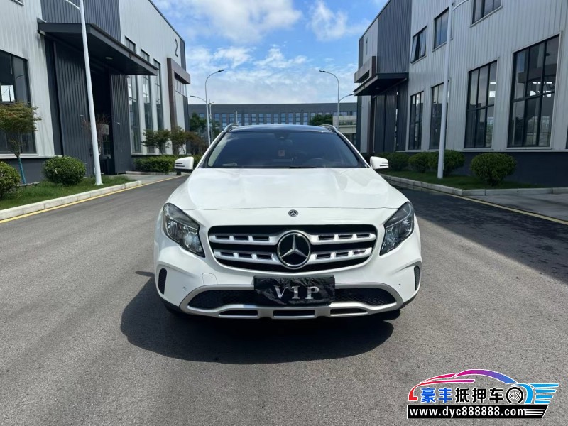 18年奔驰GLA轿车抵押车出售