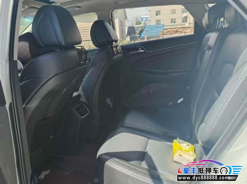 18年现代途胜轿车抵押车出售