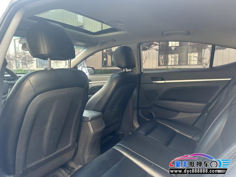 17年现代领动轿车抵押车出售