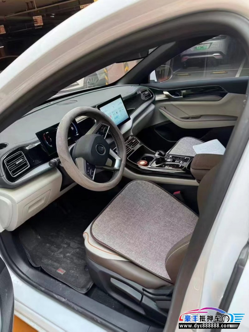 25年比亚迪秦轿车抵押车出售