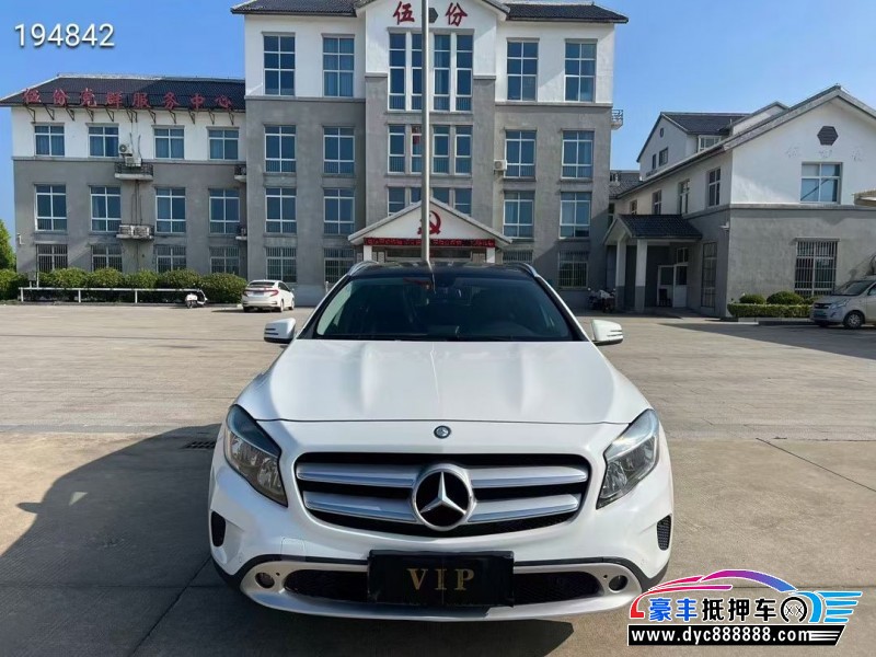 15年奔驰GLA轿车抵押车出售