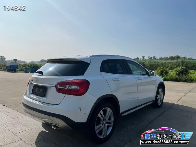 15年奔驰GLA轿车抵押车出售