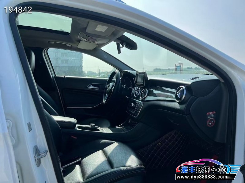 15年奔驰GLA轿车抵押车出售