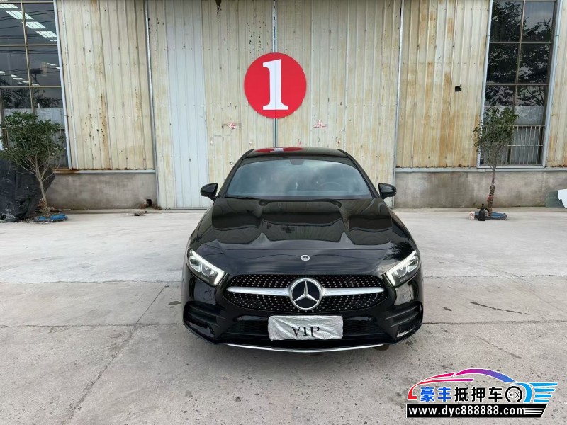 21年奔驰A轿车抵押车出售