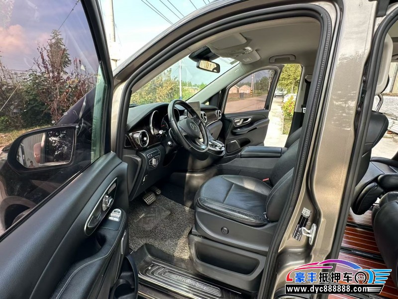 18年奔驰V轿车抵押车出售