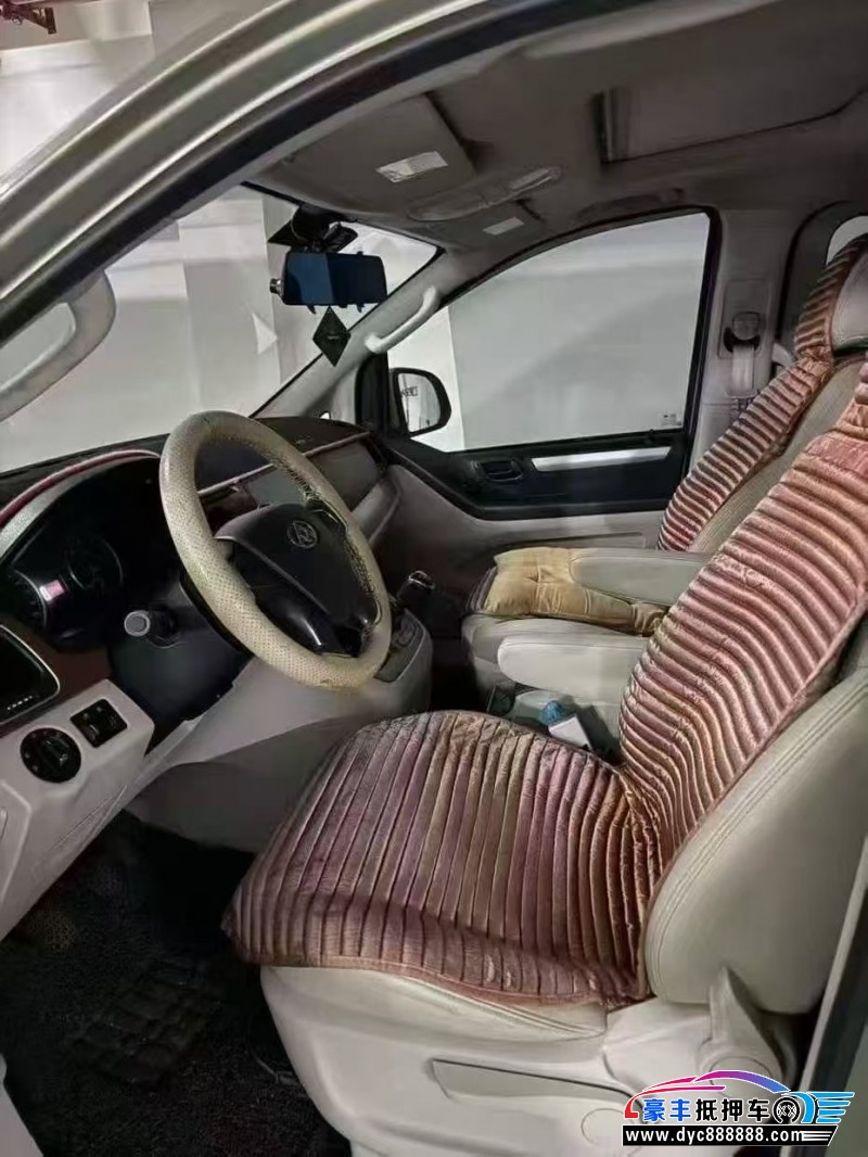 16年上汽大通G10轿车抵押车出售