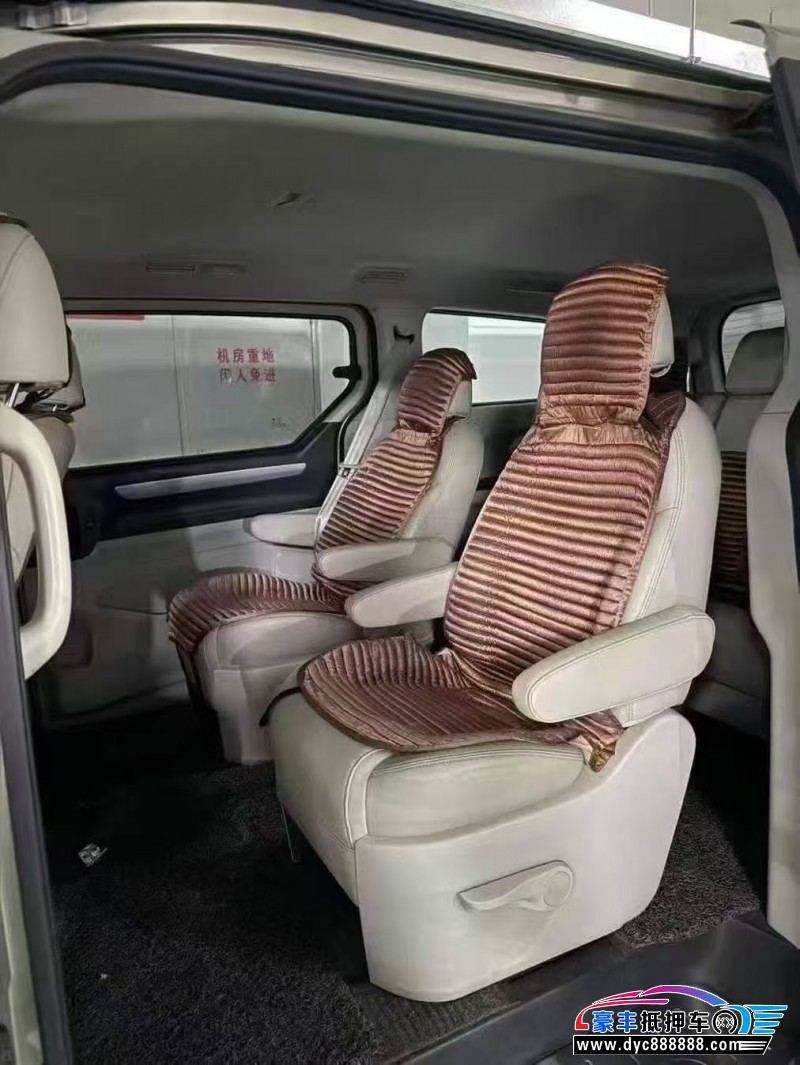 16年上汽大通G10轿车抵押车出售