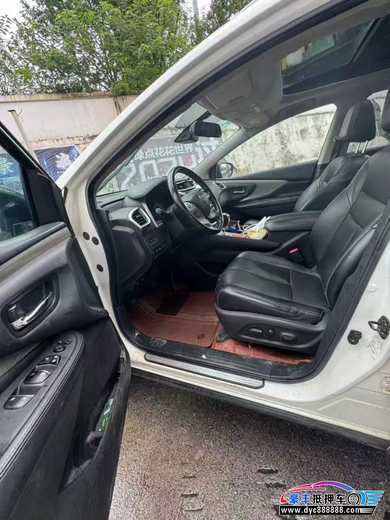 17年日产楼兰轿车抵押车出售