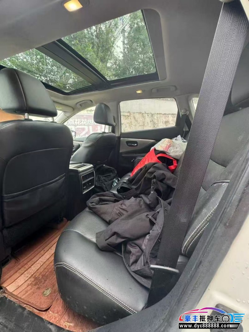 17年日产楼兰轿车抵押车出售