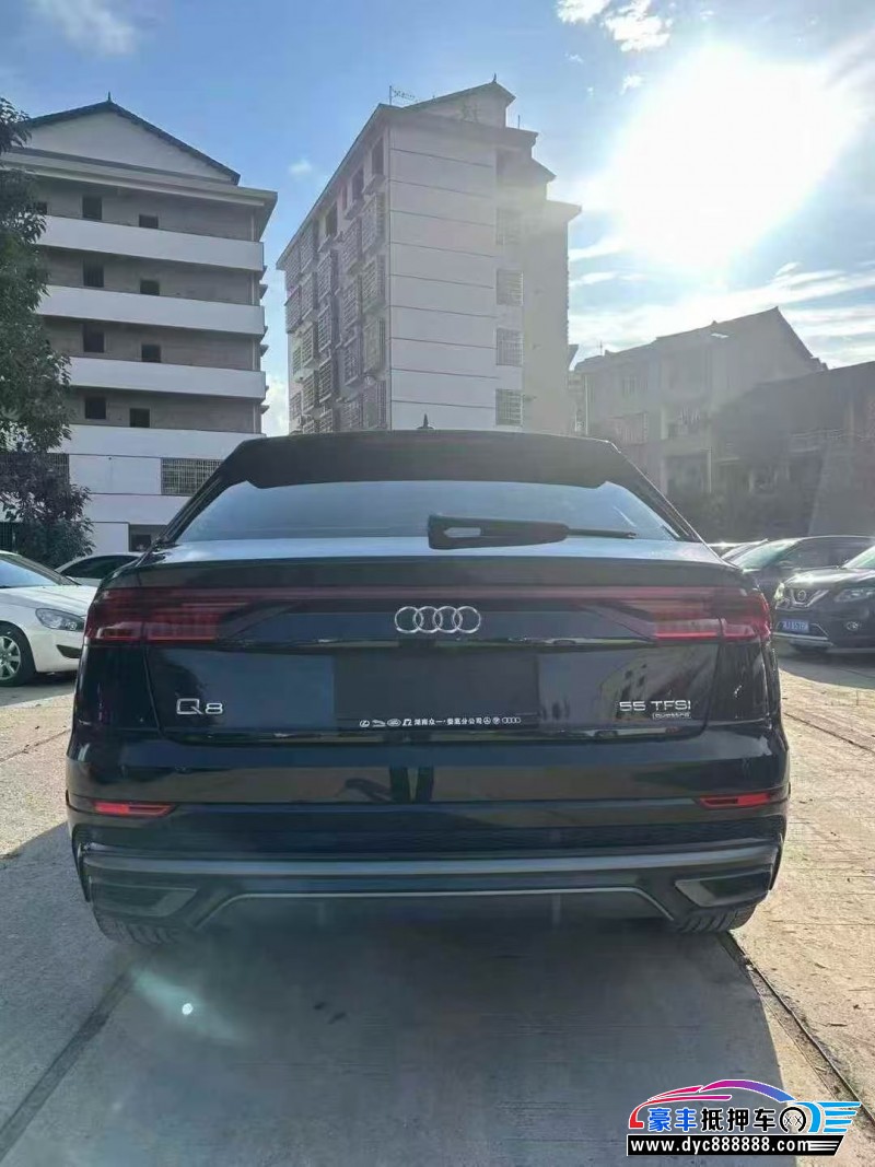 19年奥迪Q8轿车抵押车出售
