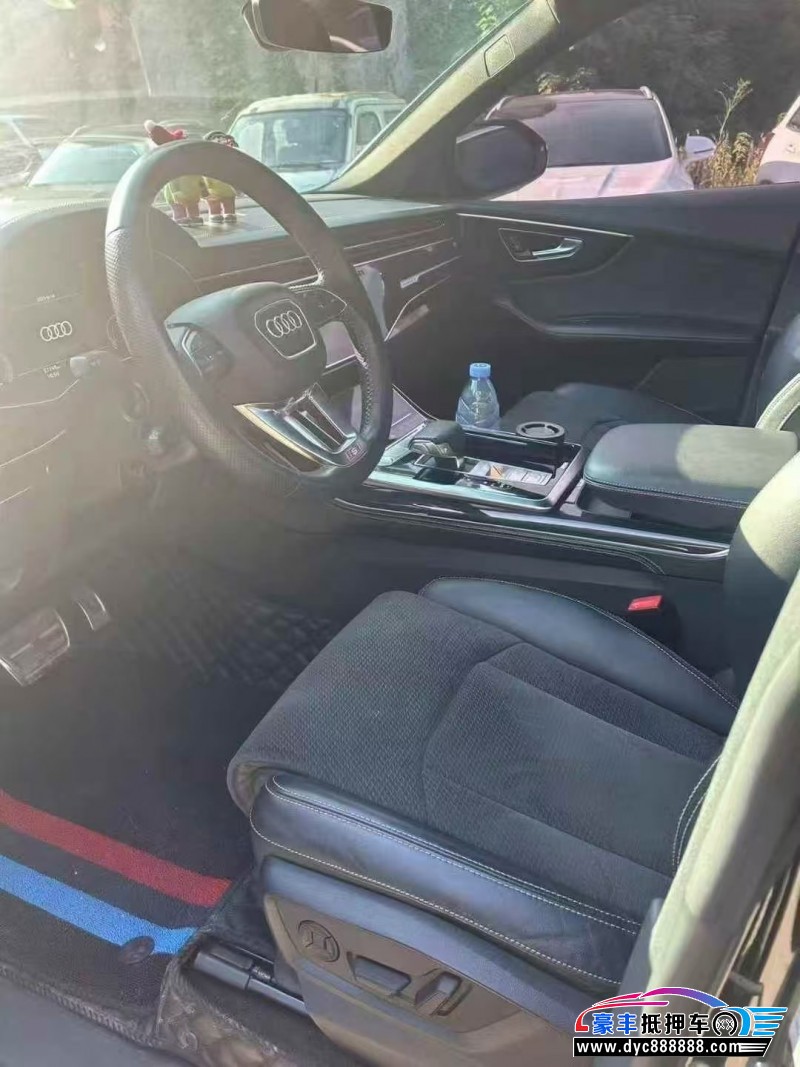 19年奥迪Q8轿车抵押车出售