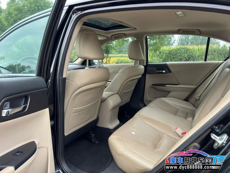 14年本田雅阁轿车抵押车出售