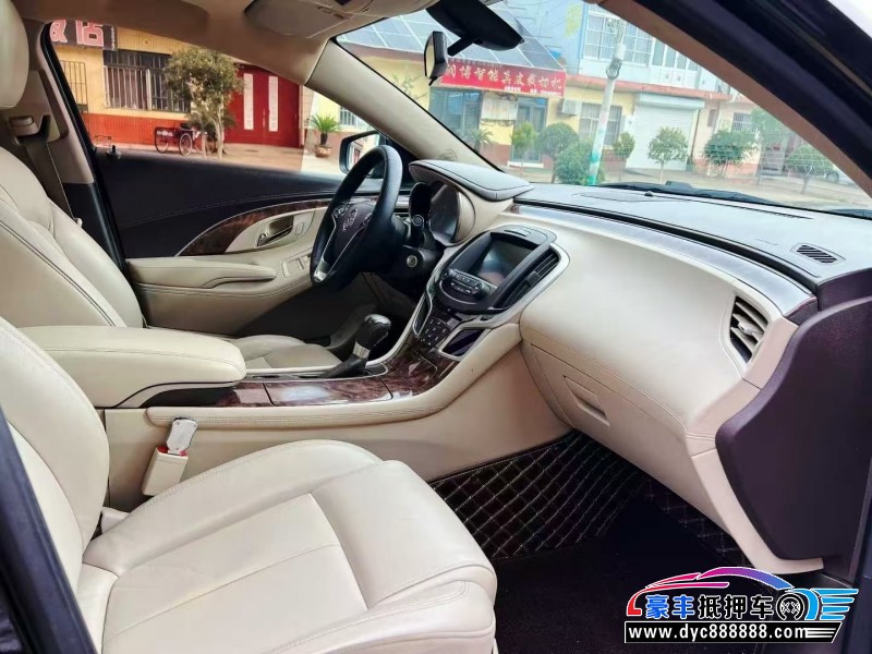 15年别克君越轿车抵押车出售