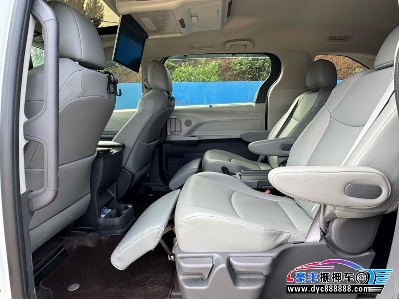 24年丰田格瑞维亚轿车抵押车出售