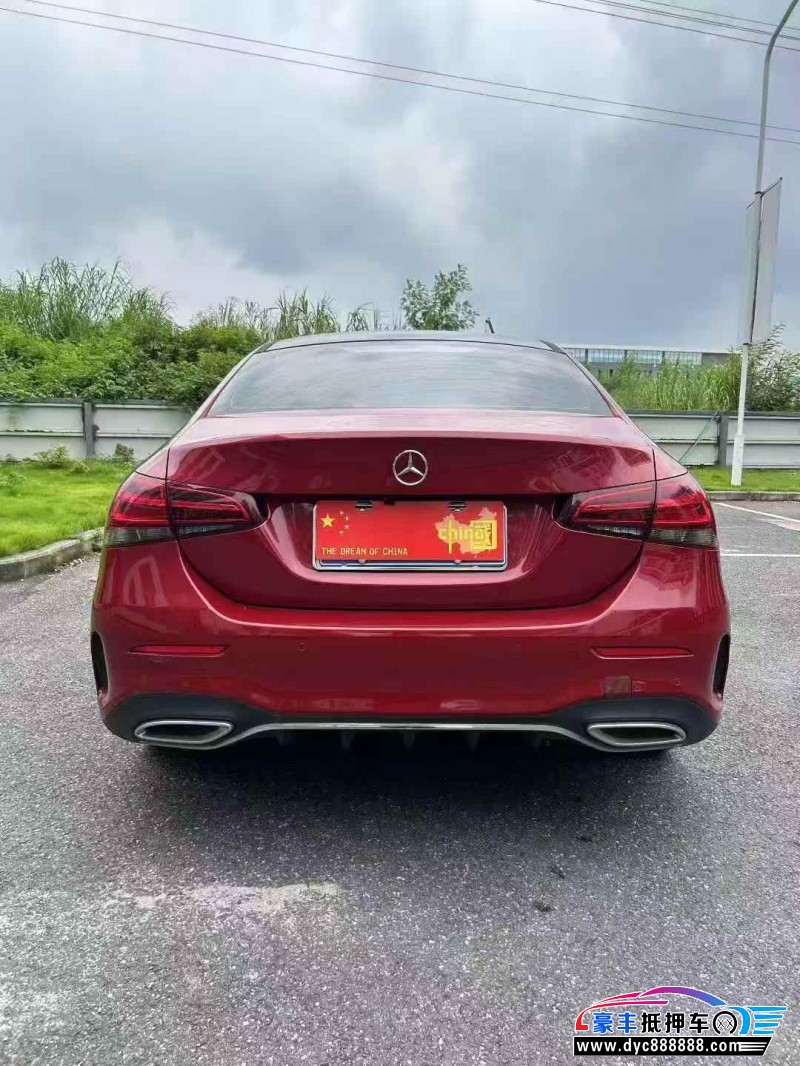 21年奔驰A轿车抵押车出售