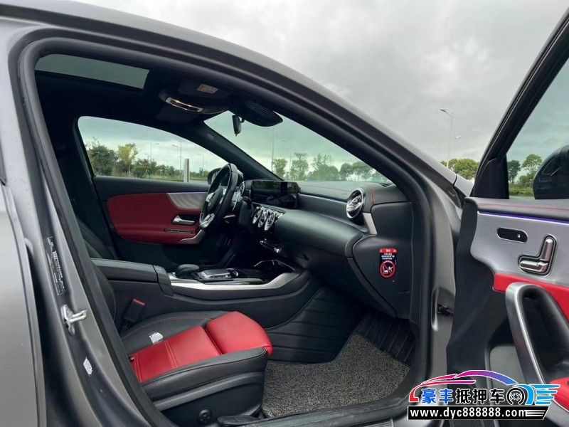 22年奔驰A级AMG轿车抵押车出售