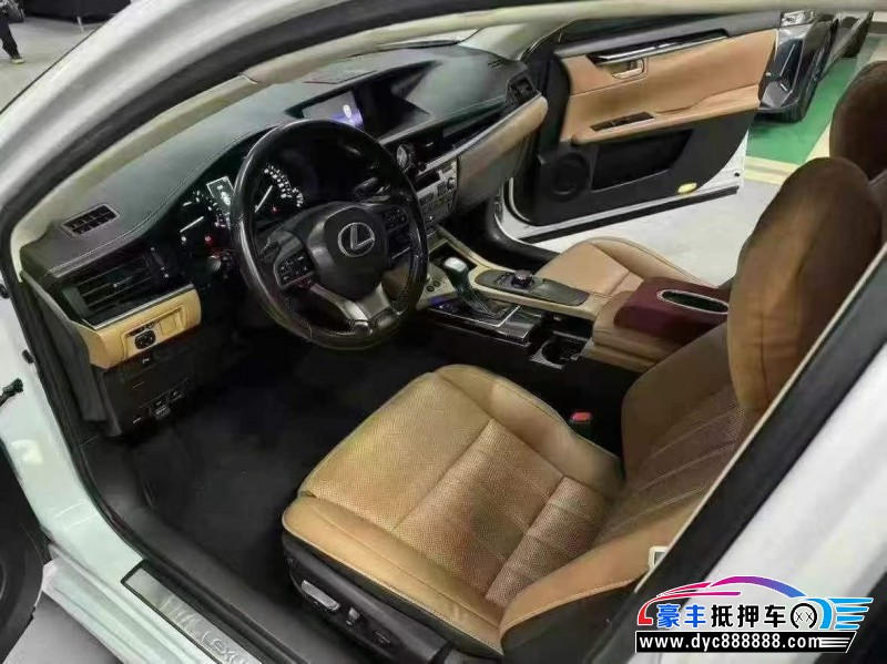 17年雷克萨斯ES轿车抵押车出售