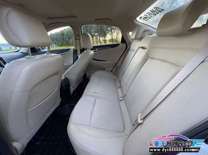 17年长安逸动轿车抵押车出售