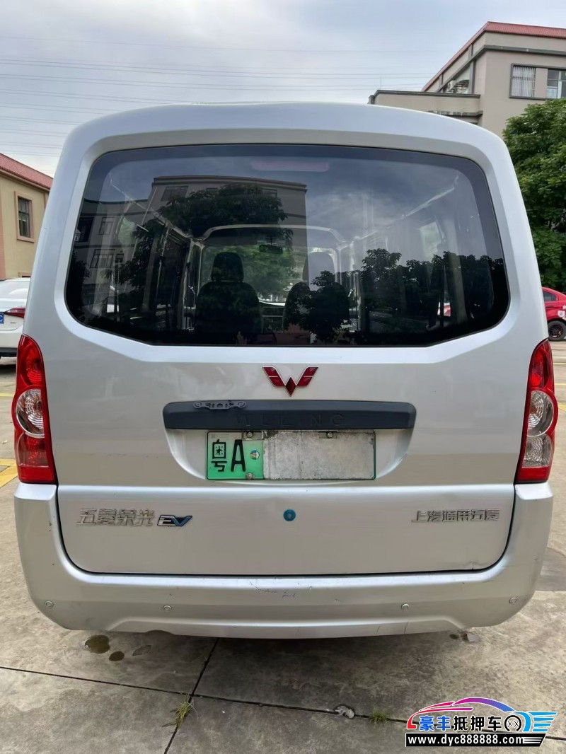 23年五菱五菱宏光S轿车抵押车出售