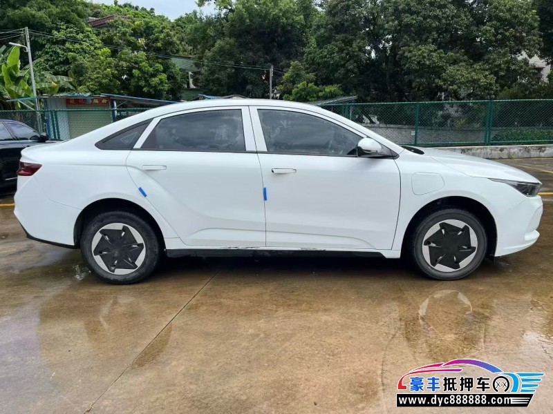 24年吉利几何轿车抵押车出售