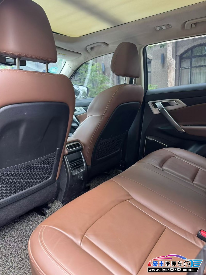 17年吉利博越轿车抵押车出售