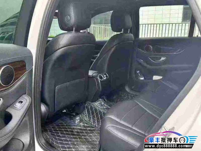 19年奔驰GLC轿车抵押车出售