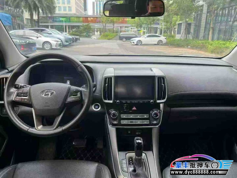 19年现代ix35轿车抵押车出售