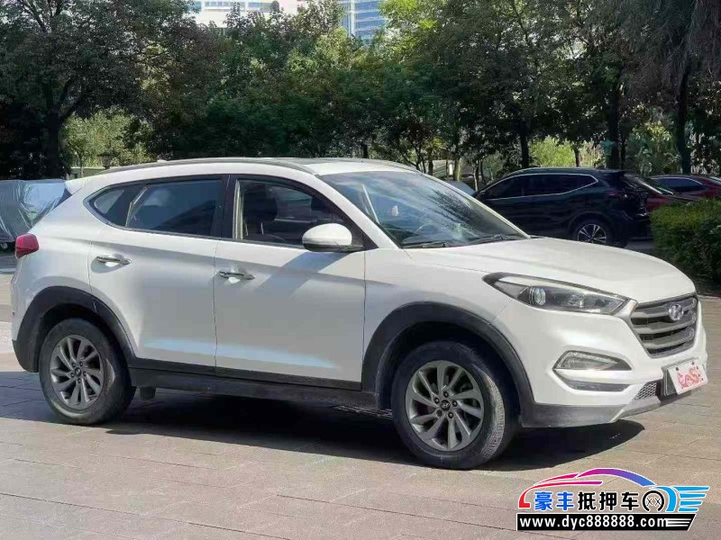 17年现代途胜轿车抵押车出售