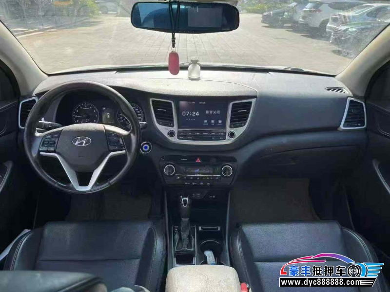 17年现代途胜轿车抵押车出售