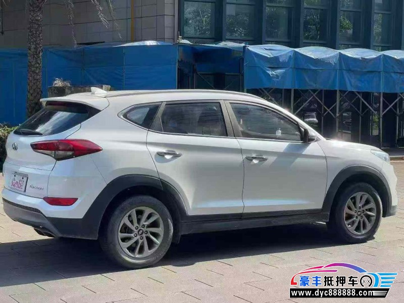 17年现代途胜轿车抵押车出售