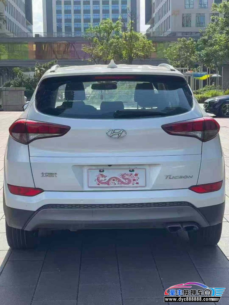 17年现代途胜轿车抵押车出售