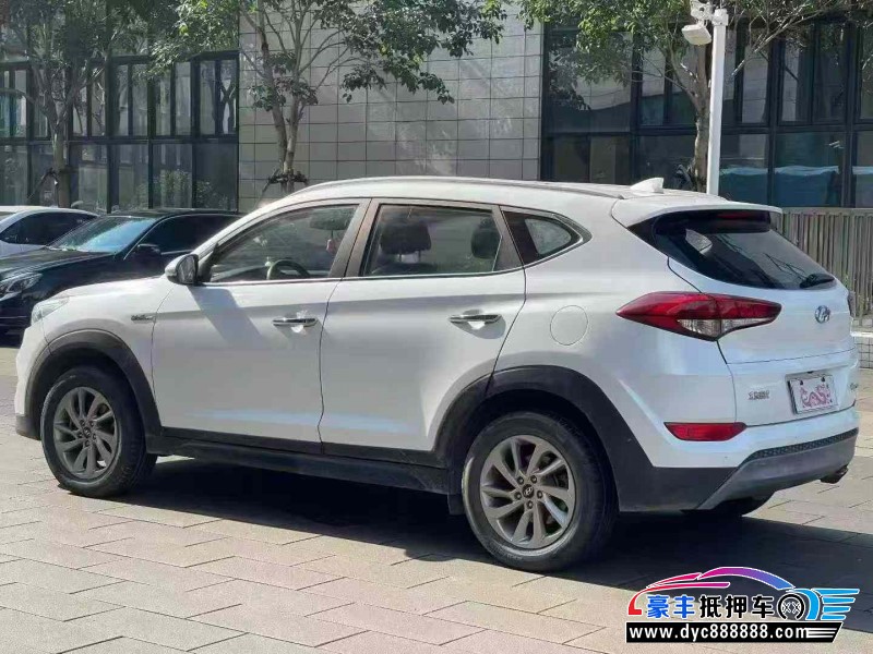 17年现代途胜轿车抵押车出售