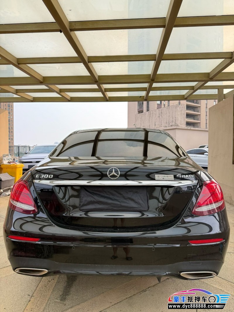 17年奔驰E轿车抵押车出售