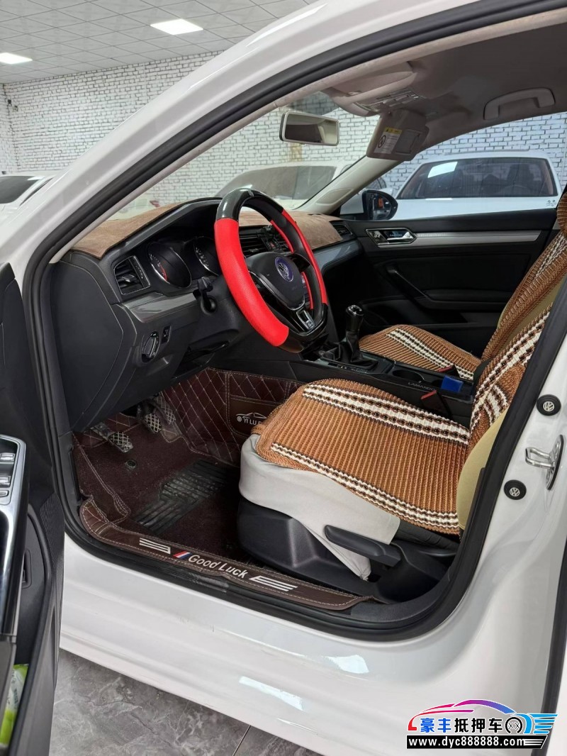 17年大众凌渡轿车抵押车出售