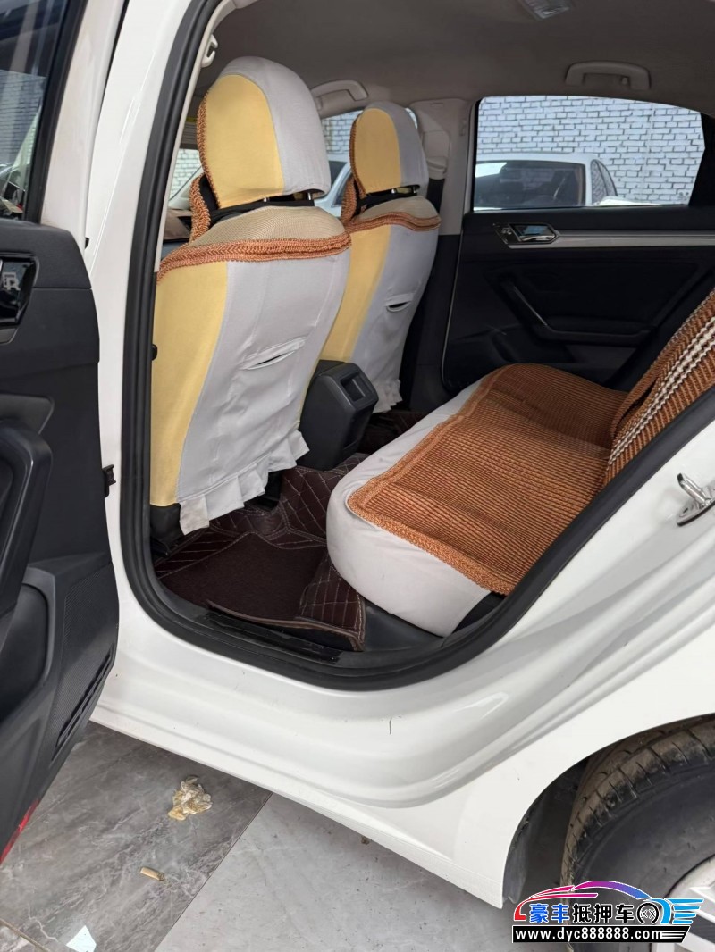 17年大众凌渡轿车抵押车出售