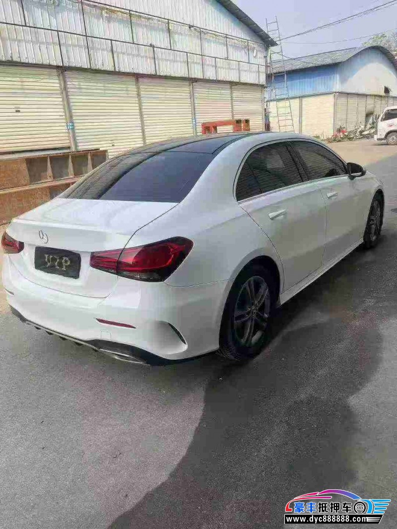 23年奔驰A轿车抵押车出售