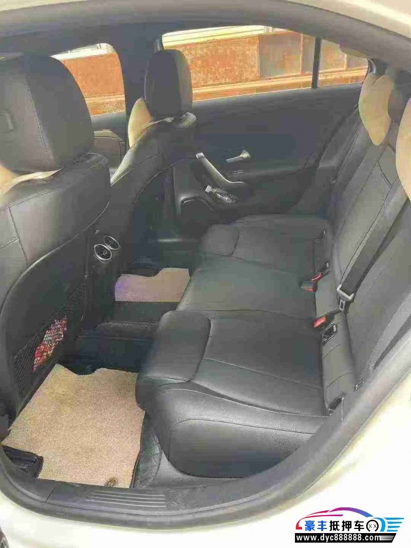 23年奔驰A轿车抵押车出售